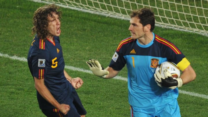 كاسياس وبويول يلعبان لمنتخب إسبانيا