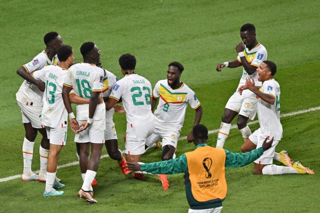 السنغال تنجح في العبور إلى ثمن نهائي كأس العالم