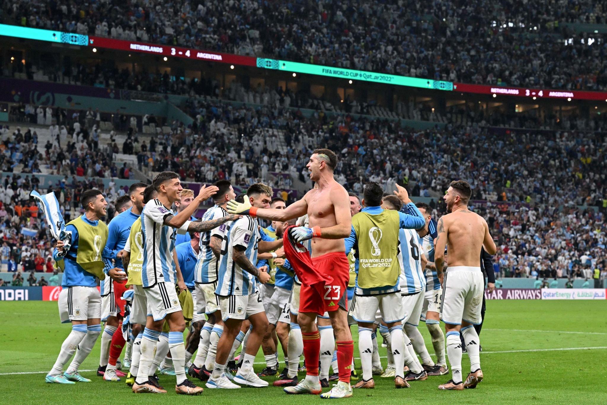تأهلت الأرجنتين إلى الدور نصف النهائي