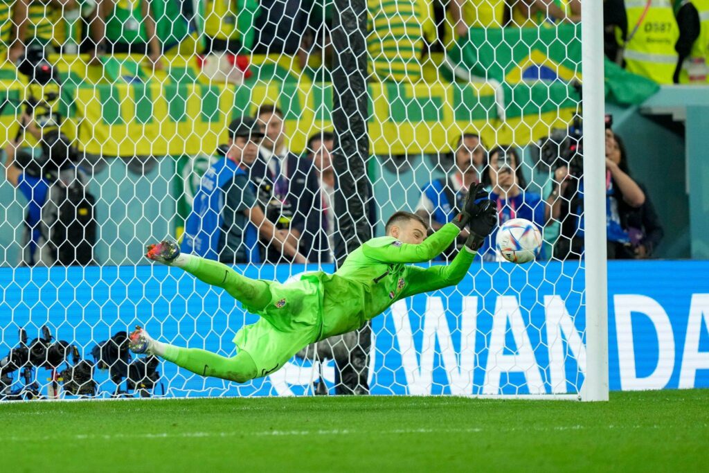 دومينيك ليفاكوفيتش قام بتصديات أمام البرازيل (عشرة) أكثر من أي حارس مرمى كرواتي آخر في تاريخ كأس العالم.