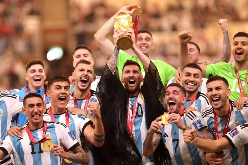 حقق ليونيل ميسي كأس العالم مع الأرجنتين في نسخة قطر 2022