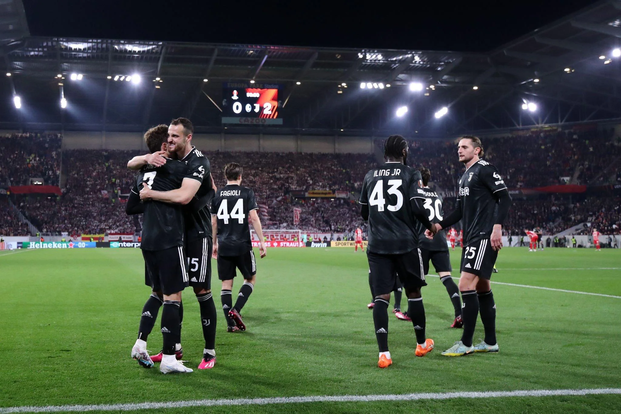 يوفنتوس يعبر إلى الدور المقبل من الدوري الأوروبي