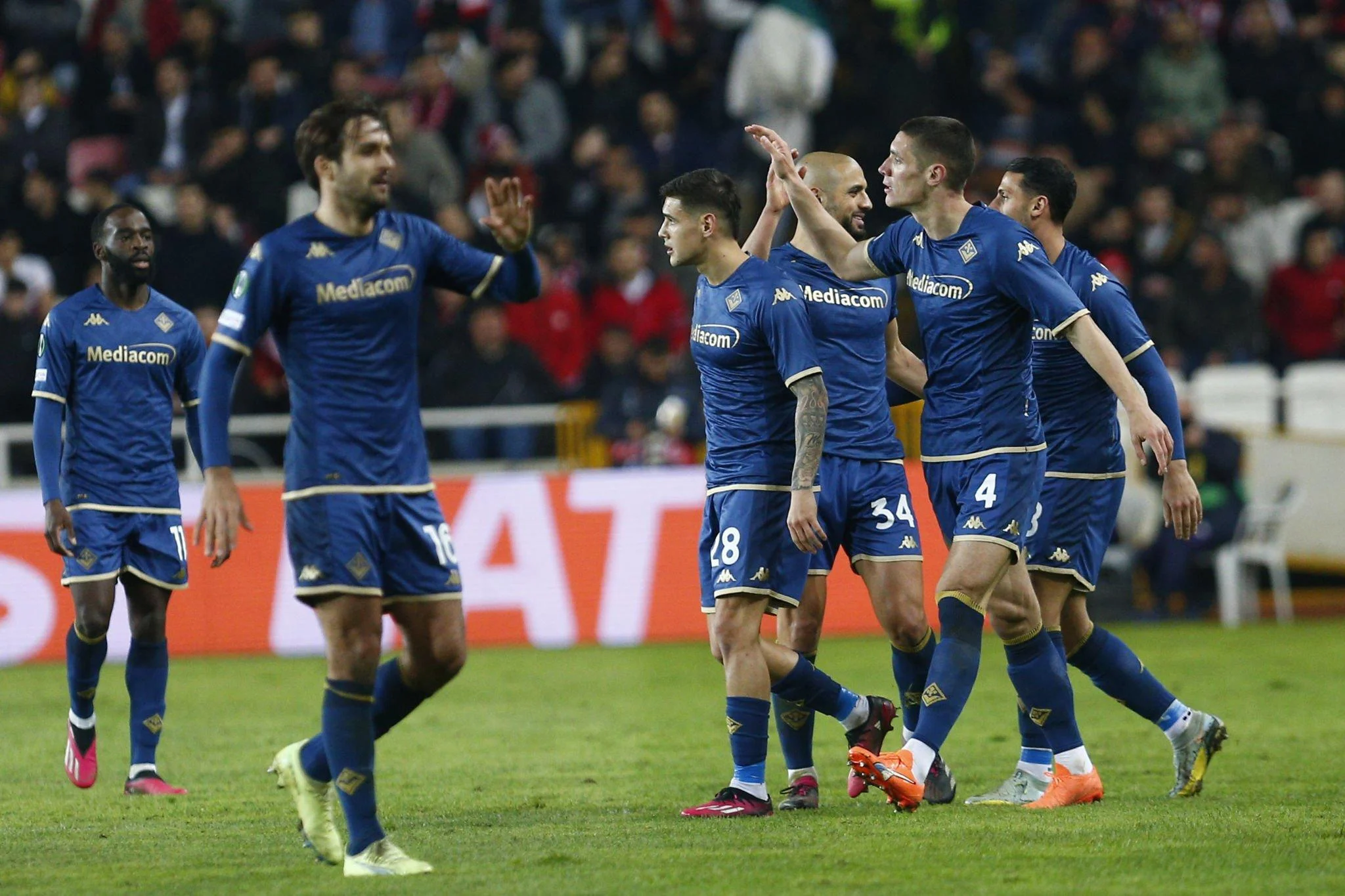 فيورنتينا يعبر إلى ربع نهائي دوري المؤتمر الأوروبي