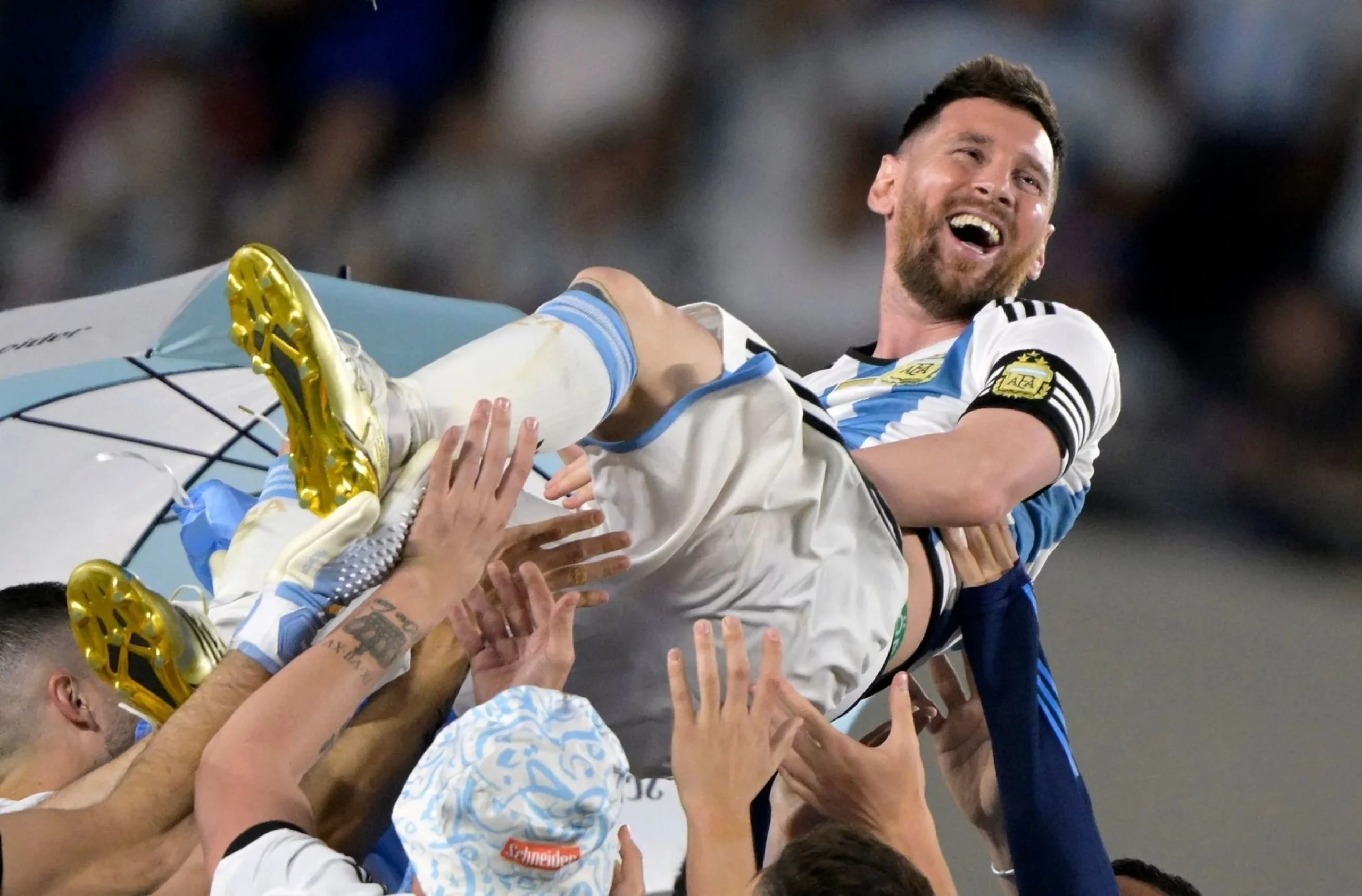احتفلت الأرجنتين وليونيل ميسي بفوزهما بكأس العالم في أعقاب فوز الليلة الماضية 2-0 على بنما