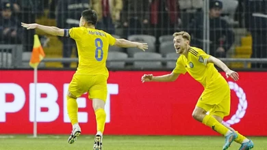 أبات أيمبيتوف يقود كازاخستان لفوز تاريخي على الدنمارك