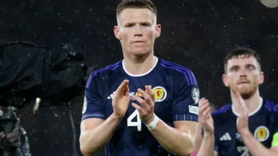سجل سكوت مكتوميناي هدفي اسكتلندا في الفوز 2-0 على إسبانيا في ليلة شهيرة في هامبدن بارك.
