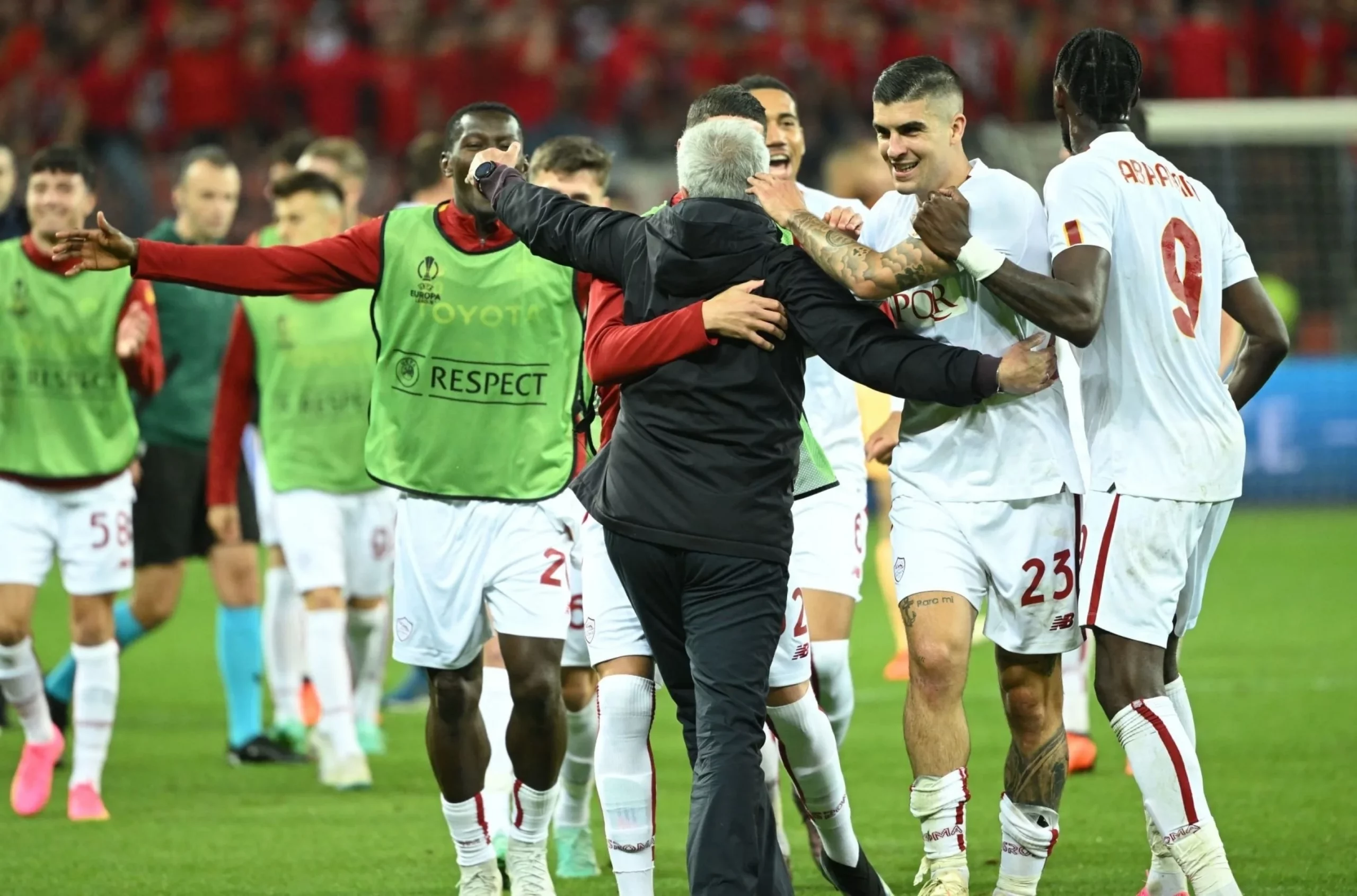 مورينيو يقود روما إلى نهائي الدوري الأوروبي