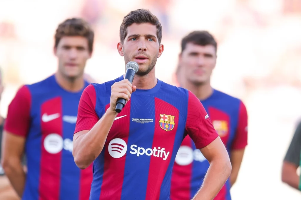 قائد برشلونة الجديد سيرجي روبرتو يتحدث إلى جماهير النادي