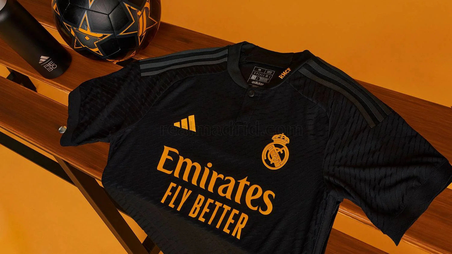 ريال مدريد يكشف عن القميص الثالث المستوحى من إنجازات النادي الملكي
