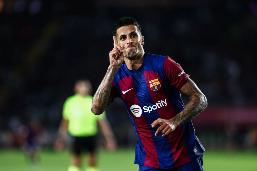 كانسيلو يتألق في أول مباراة له كأساسي مع برشلونة ويسجل الهدف الخامس