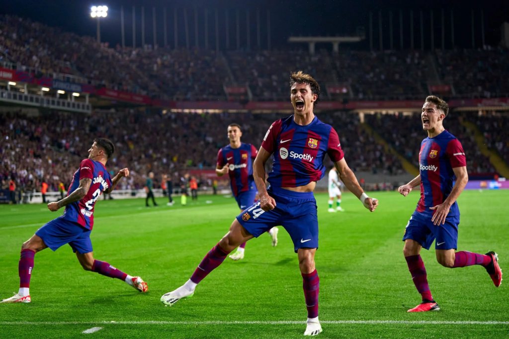 جواو فيليكس يحتفل بأول أهدافه مع برشلونة